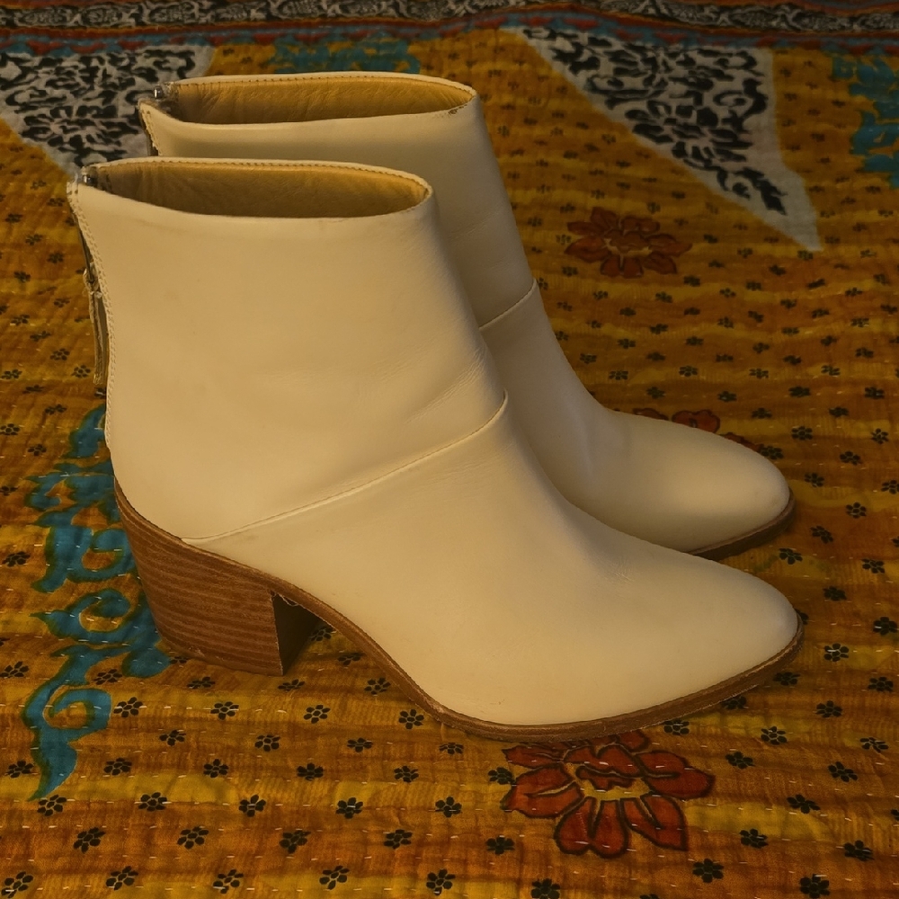 Nisolo Ivory Leather Dina Booties